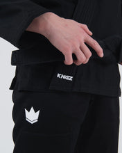 Lade das Bild in den Galerie-Viewer, Kimono BJJ (GI) Kingz Kore V2 Women's -Negro -White Belt inklusive