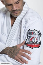 Carregar imagem no visualizador da galeria, Kimono BJJ (GI) GR1PS CALI 99 - WHITE