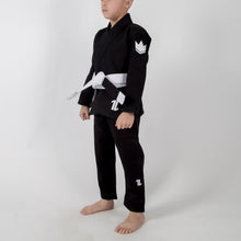 Carregar imagem no visualizador da galeria, Kimono Kingz Kid´s The One Negro con cinturón blanco - StockBJJ