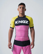 Carregar imagem no visualizador da galeria, RashGuard Kingz Retro Manga curta