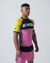 Carregar imagem no visualizador da galeria, RashGuard Kingz Retro Manga curta