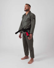 Lade das Bild in den Galerie-Viewer, Kimono BJJ (GI) Kingz der einmilitärische grün-weiße Gürtel eingeschlossen