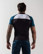 Cargar imagen en el visor de la galería, Rashguard Kingz Born To Rule Short Sleeve