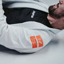 Lade das Bild in den Galerie-Viewer, Kimono BJJ (GI) Fortschritt Featherlight Lightweight Competition-White