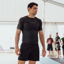 Charger l&#39;image dans la galerie, Progress Academy + Rashguard - Black court
