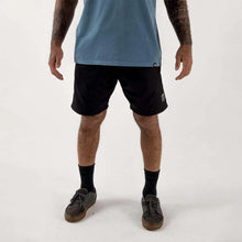 Cargar imagen en el visor de la galería, Kingz Casual Shorts- Negro
