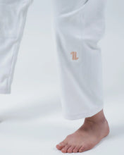 Carregar imagem no visualizador da galeria, Kimono de Jiu-Jitsu (Gi) Kingz The One V2 Mulher - Branco
