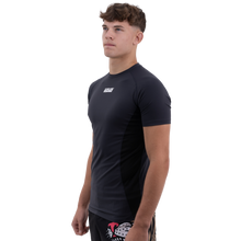 Charger l&#39;image dans la galerie, Meerkatsu Shinobi Compression Top Short Sleeve- Noir
