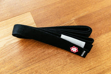 Charger l&#39;image dans la galerie, Cinturón Kanji  &quot;Original&quot; - Negro con barra Blanca - StockBJJ
