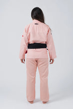 Lade das Bild in den Galerie-Viewer, Kimono BJJ (GI) Maeda Red Label 3.0 Pfirsich für Frauen - Weißer Gürtel enthalten
