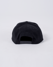 Lade das Bild in den Galerie-Viewer, Kingz Old English K Snapback-Black
