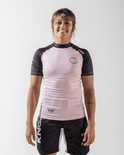 Lade das Bild in den Galerie-Viewer, Rashguard Kingz geboren, um die Kurzarm der Frauen zu regieren, Rosa
