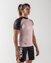 Lade das Bild in den Galerie-Viewer, Rashguard Kingz geboren, um die Kurzarm der Frauen zu regieren, Rosa
